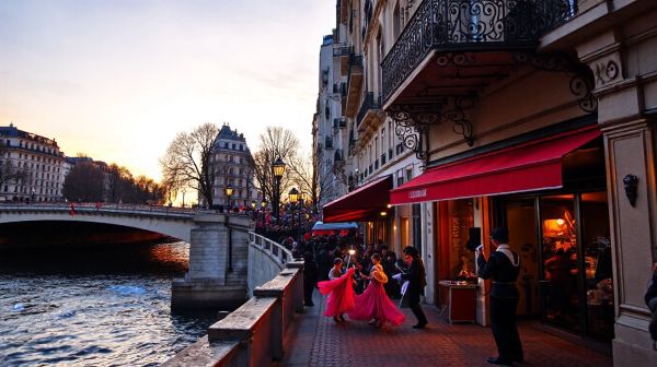 10 façons dont les spectacles vivants redéfendent Paris